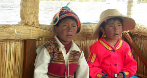 Niños con trajes típicos, Perú. Author and Copyright: Nello and Nadia Lubrina