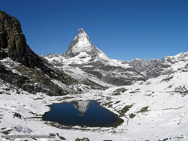 El Riffelsee y el Matterhorn-Cervino, Zermatt, Suiza. Autor y Copyright Marco Ramerini