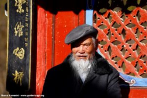 Hombre, Shigu, Yunnan, China. Autor y Copyright Marco Ramerini.
