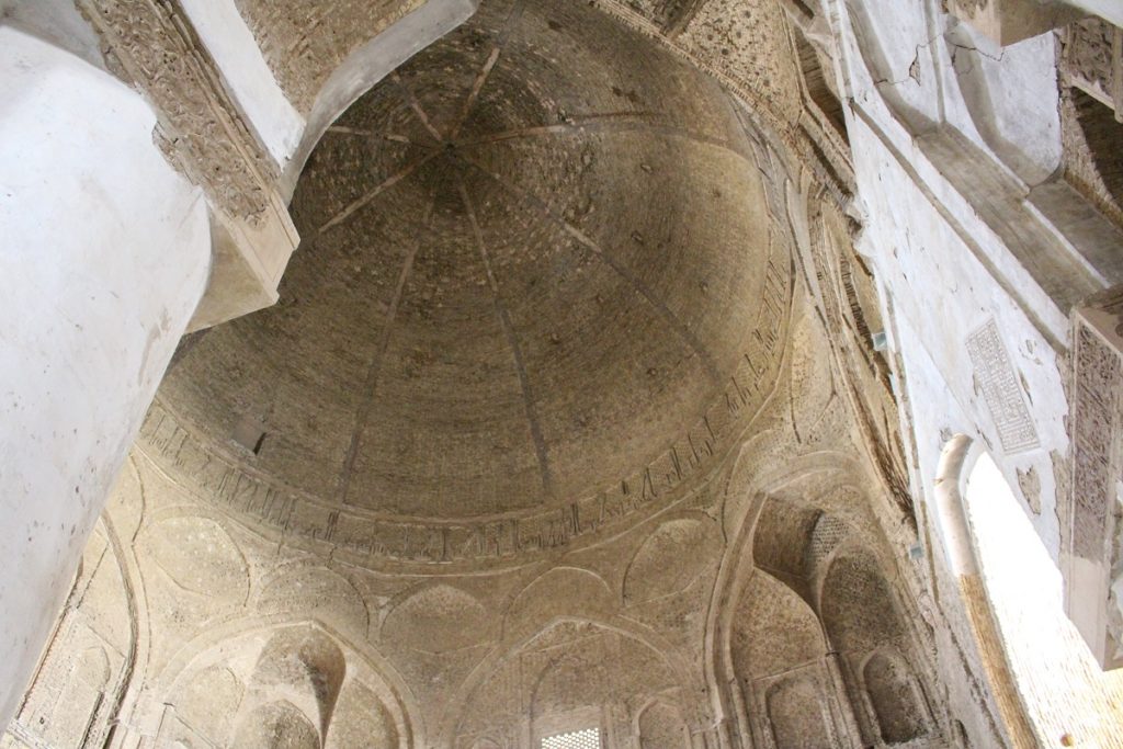 La cúpula de Nezam al-Molk, Mezquita del Viernes (Mezquita Jāmeh), Isfahán, Irán. Autor y Copyright Marco Ramerini
