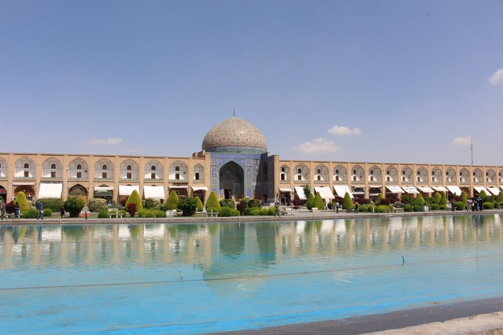 La mezquita de Sheikh Lotfollah en la plaza Naqsh-e jahān, Isfahan, Irán. Autor y Copyright Marco Ramerini