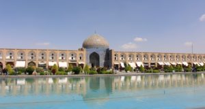 La mezquita de Sheikh Lotfollah en la plaza Naqsh-e jahān, Isfahan, Irán. Autor y Copyright Marco Ramerini