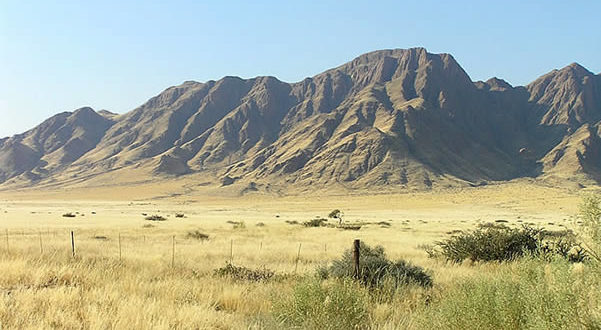Montañas Naukluft (Naukluftberge), Namib-Naukluft N.P., Namibia. Autor y Copyright Marco Ramerini ..