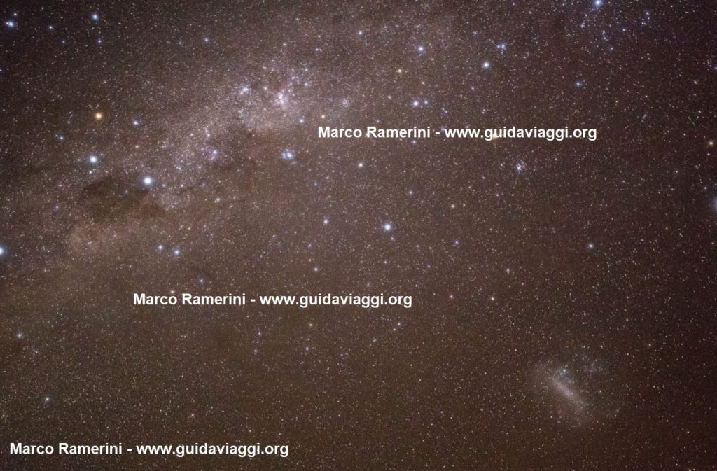 Estrellas en el desierto de Atacama. La Vía Láctea con la Cruz del Sur, Eta Carinae y la Gran Nube de Magallanes. Desierto de Atacama, Chile. Autor y Copyright Marco Ramerini
