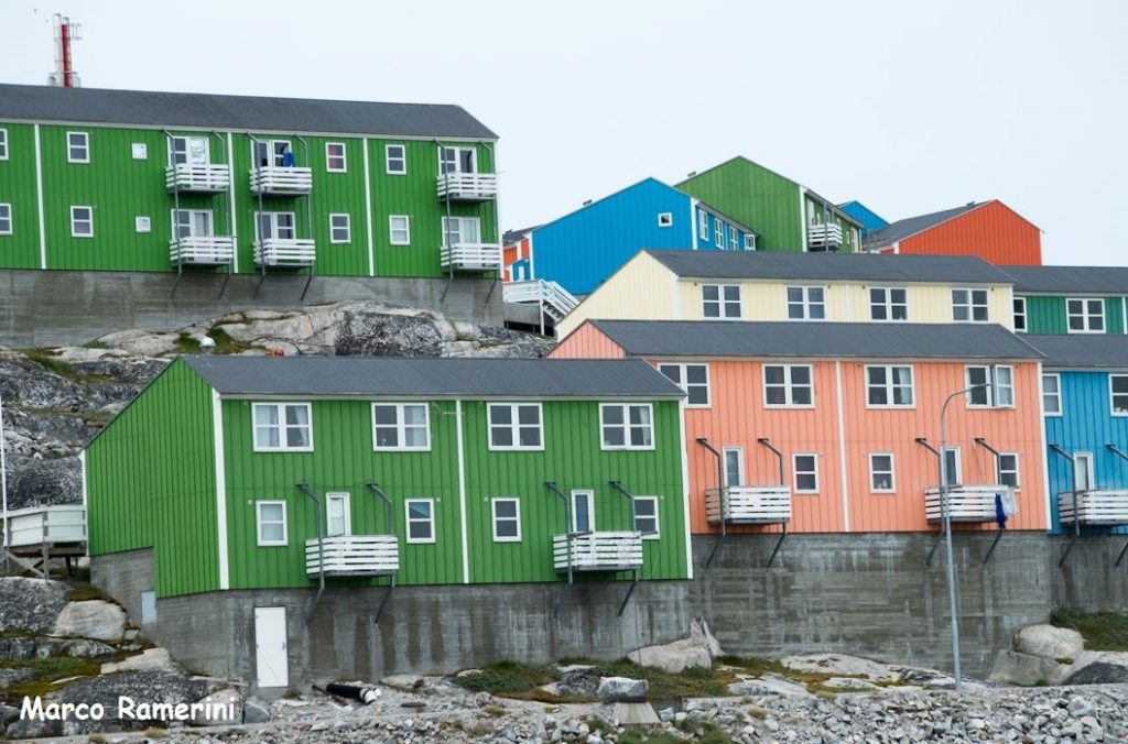 Casas coloridas en Ilulissat, Groenlandia. Autor y Copyright Marco Ramerini.