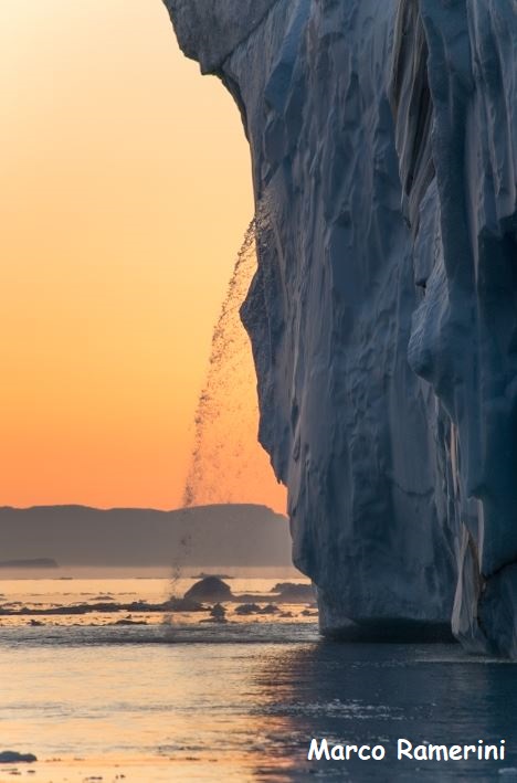 Derretimiento del iceberg, Disko Bay, Groenlandia. Autor y Copyright Marco Ramerini